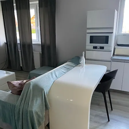 Modern Oasis דירה